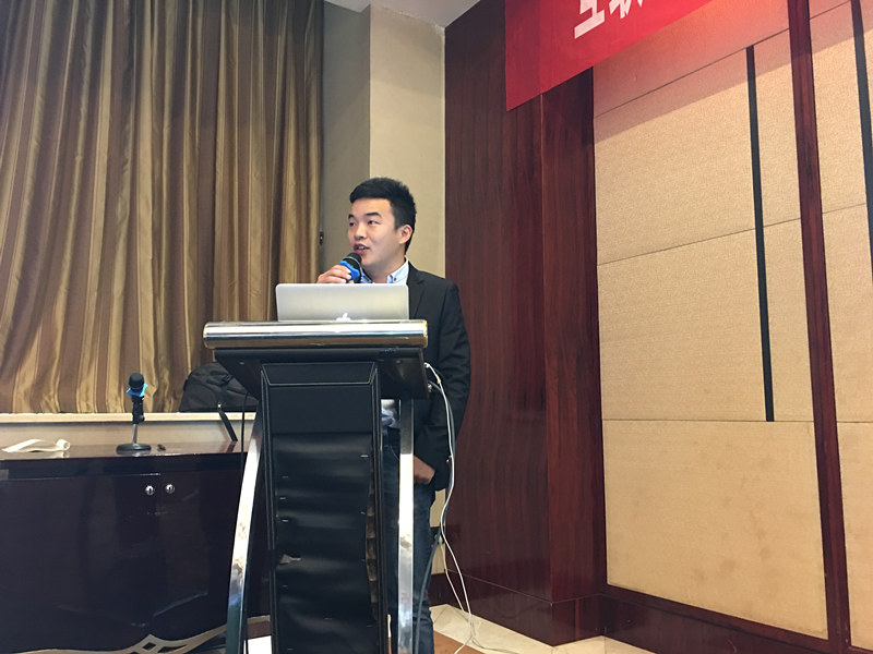 黄永清老师.jpg 黄永清老师.jpg