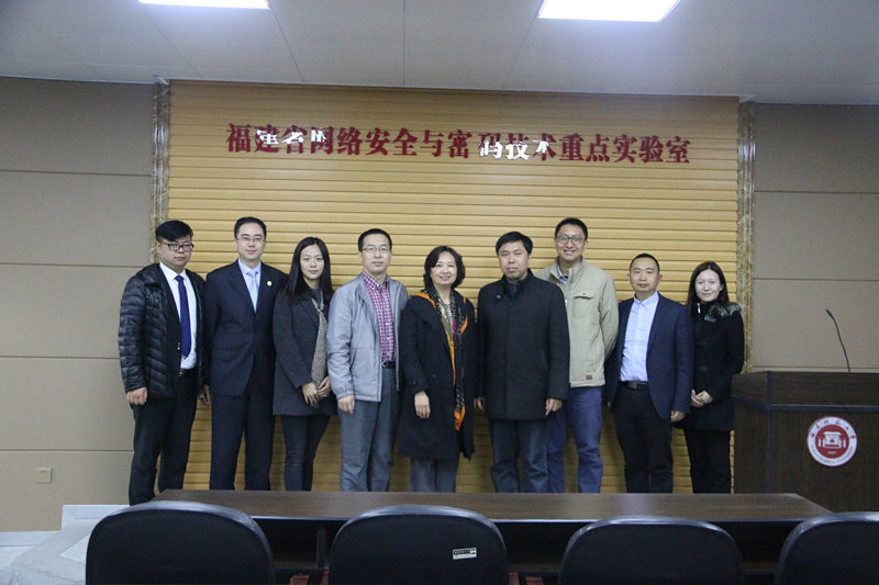 参观实验室_副本_副本.jpg 参观实验室_副本_副本.jpg