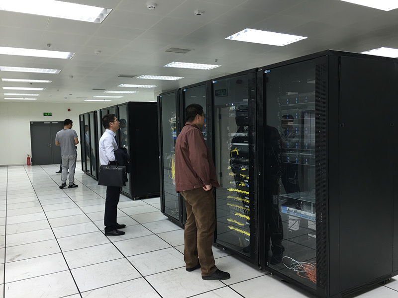 机房_副本.jpg 机房_副本.jpg